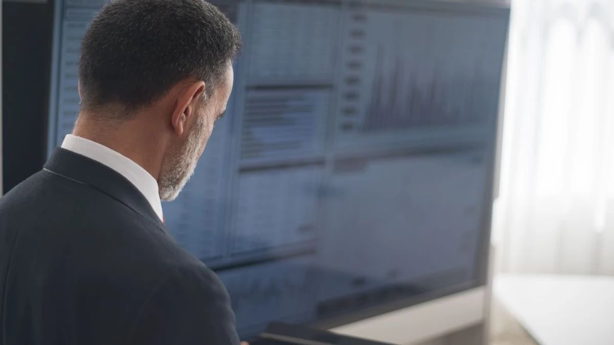 Moneda AI Launches Stock and Crypto Analysis Tool, Base