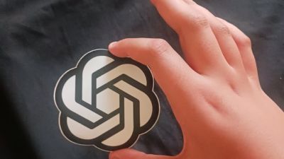 OpenAI lets US Pro users text their Dots through iMessage and RCS