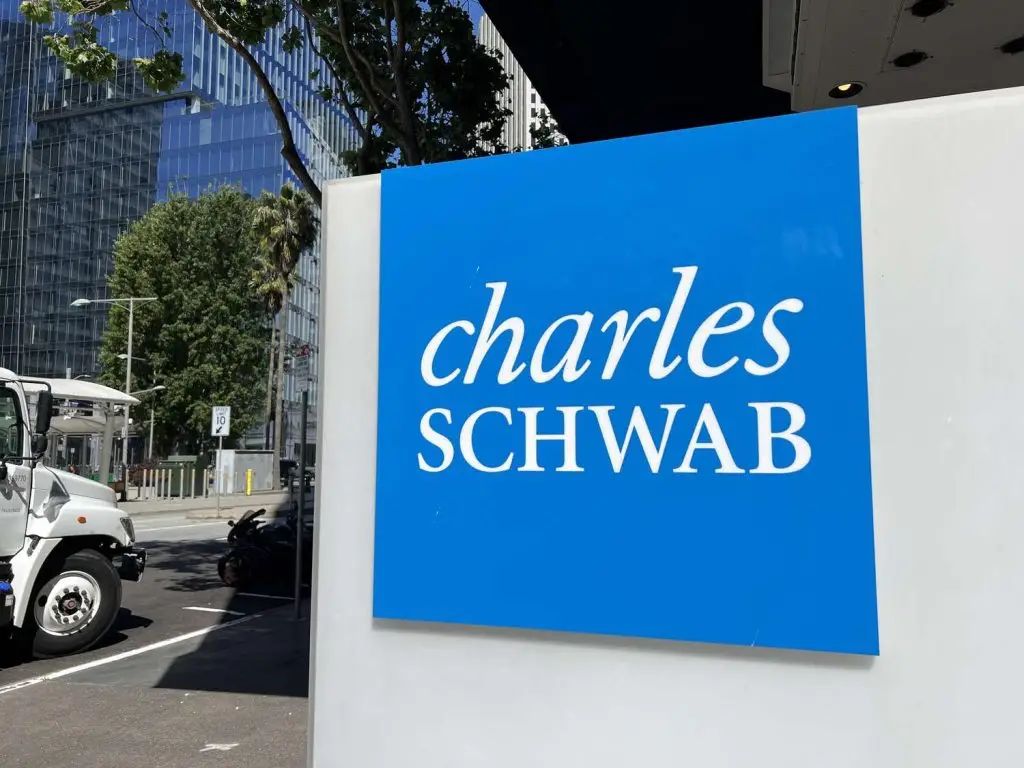 Charles Schwab Couldn’t Stop Raving About This Altcoin