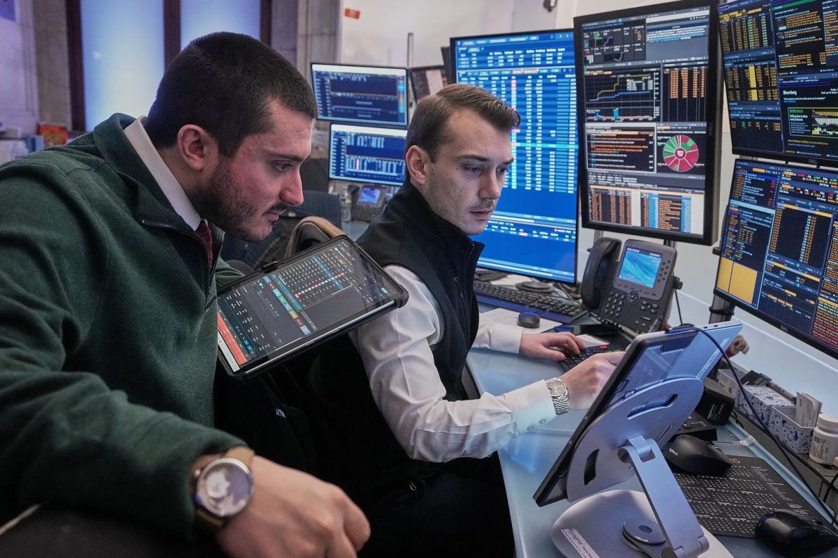 Intel plunged 28.6% for its worst drop since 1974 — and the AI sell-off gave the S&P 500 its worst day since June