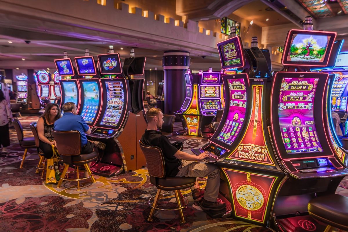 Tight Slots Lift Las Vegas Strip Gaming Revenue Despite Flat Tourism