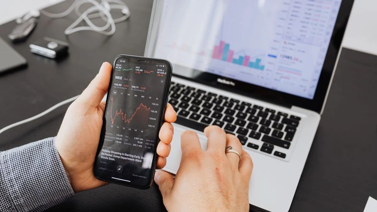 Strive Acquires 6,182 BTC for $511M Amidst Strategy’s Pause