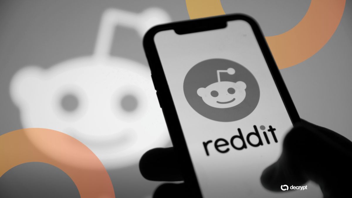 Reddit Stock Plunges 30% as Google's AI Search Hits Traffic and User Growth