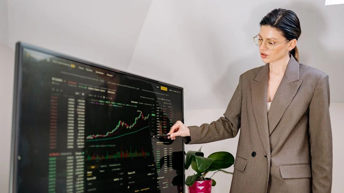 Bitcoin Outperforming Tech Stocks as Crypto Gains Traction