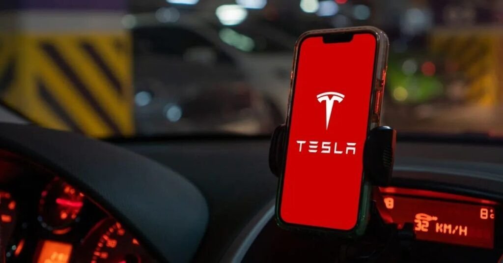 Tesla Stock: Did Musk Hint at a SpaceX Merger Ahead of Roadster Reveal?