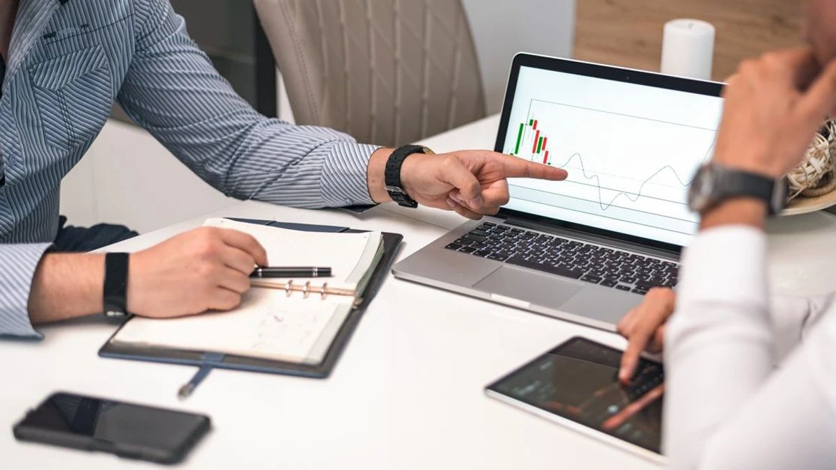 Weekly DeFi Revenue Surges Past $300M, DefiLlama Reveals