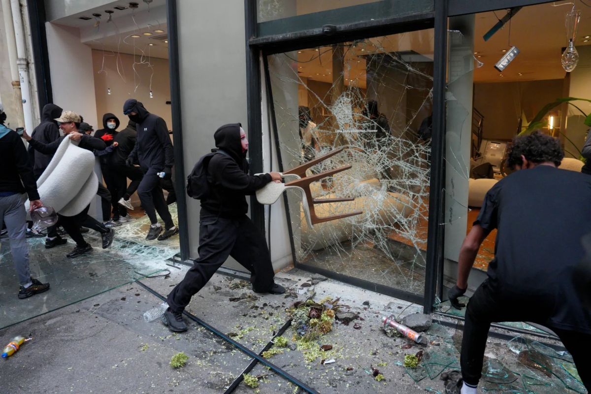 Looters hit 3,000 French businesses. Within hours, the haul was trending on Vinted under the riot’s date