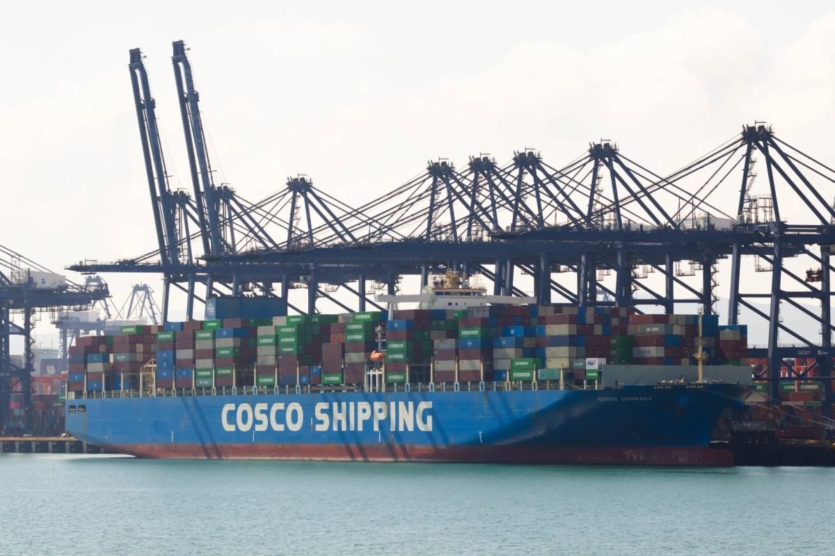 China’s economy grew 4.5% last quarter, yet its export boom risks being ‘a drag on world growth’