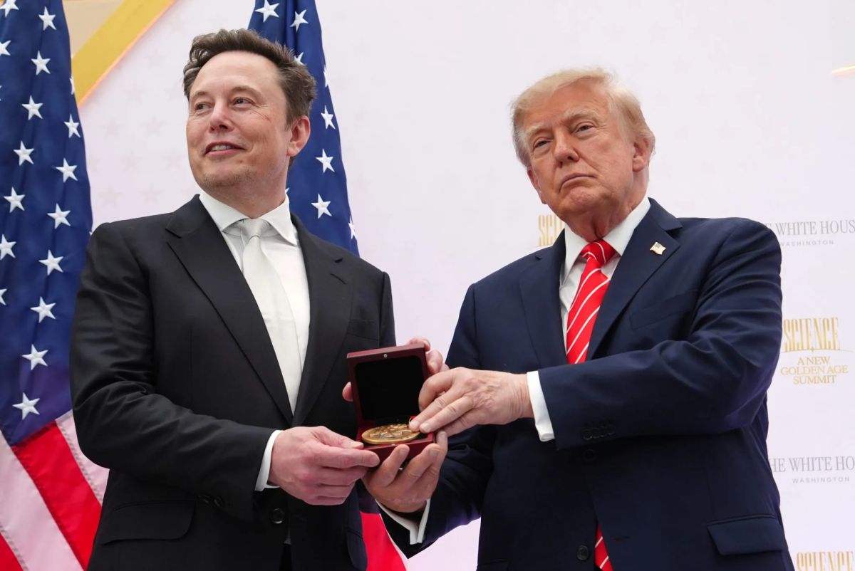 ‘It wasn’t me, and I don’t think it was Elon’: Trump and his cabinet send mixed messages about what led to Ukraine’s Starshield interruptions