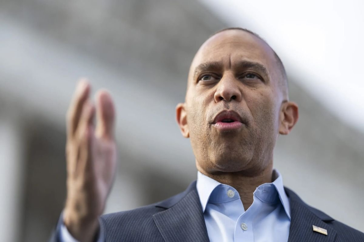 ‘Divorced from reality’: House leader Jeffries says Dems ‘hold firm’ in midterm race—and says Trump undermines ‘democracy, freedom and dignity’