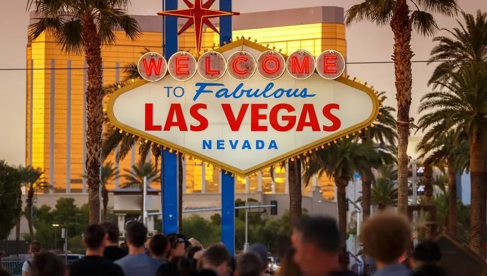 Las Vegas, Macau gaming markets under pressure, analyst says