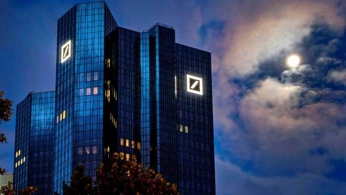 2 Banking Giants Make Major Crypto Moves as Schwab and Deutsche Bank Expand Into Digital Assets