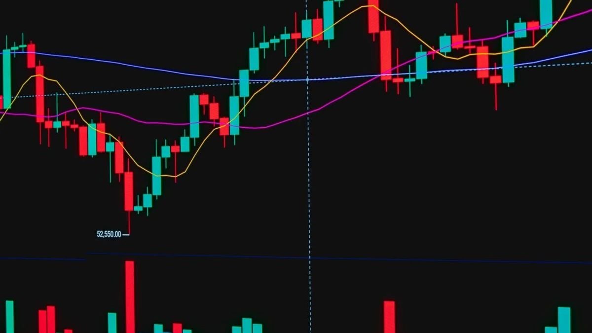 Bitcoin Market Sentiment Shifts as Leverage Flushes Out