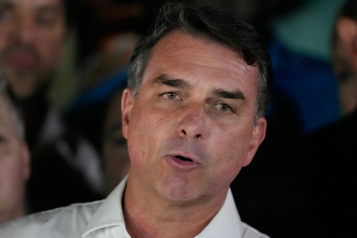 Defeated presidential candidate Flávio Bolsonaro fled Brazil for Miami after the Trump administration granted visas to him and his family