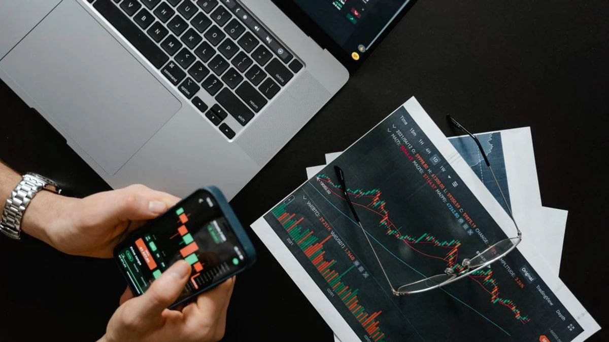 TIA Rises 45% Amid Mixed Altcoin Market Trends
