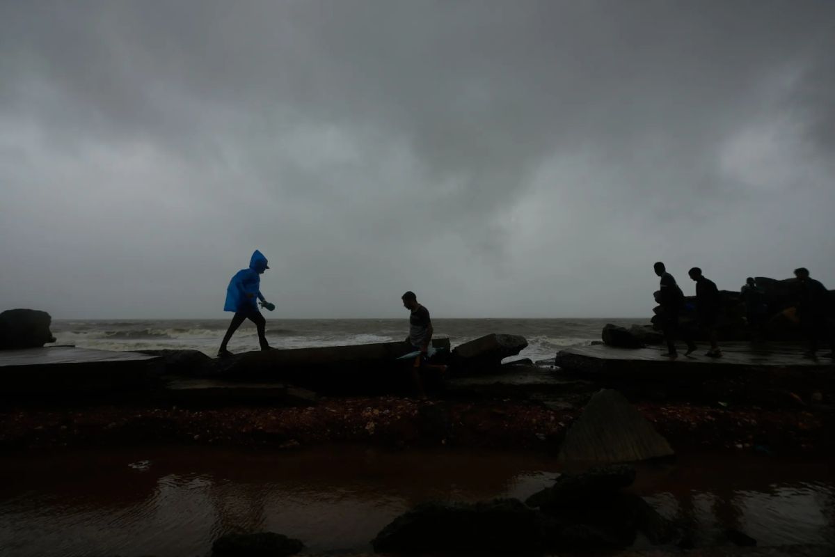 Cyclone Arnab hits India’s data-center coast, where Google, Adani and Airtel plan to invest $15 billion in a hyperscale data center