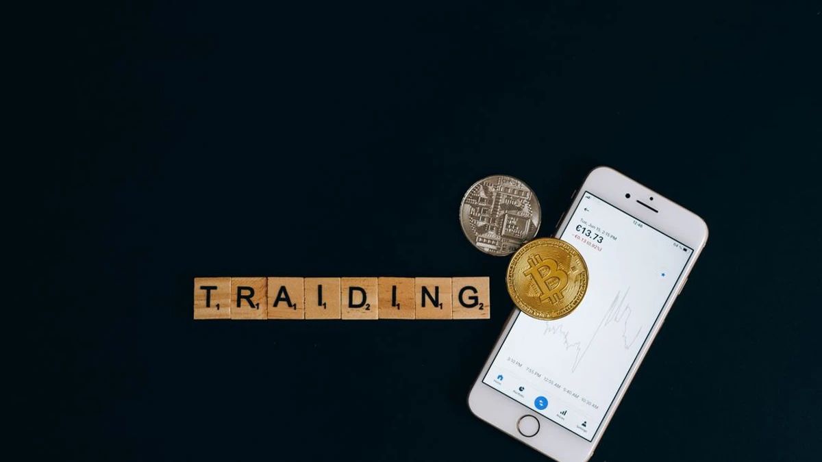 Lummis Addresses Binance Classification Under Clarity Act