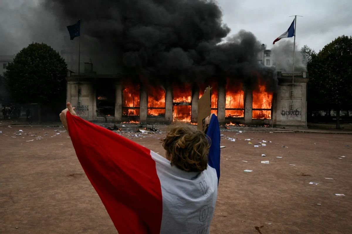 ‘France, truly, is on the brink’ and just days away from a make-or-break moment in its debt crisis, analyst warns, as protests turn into riots