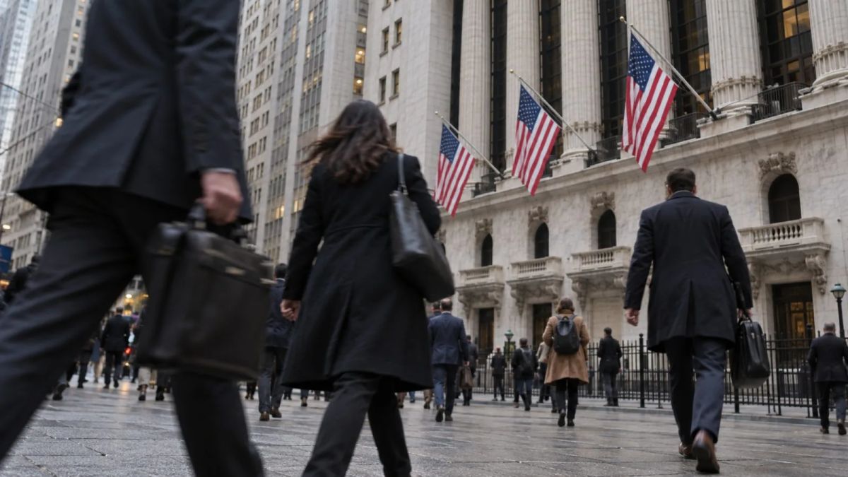 U.S. Stocks Open Higher as SK Hynix, Micron and SanDisk Advance