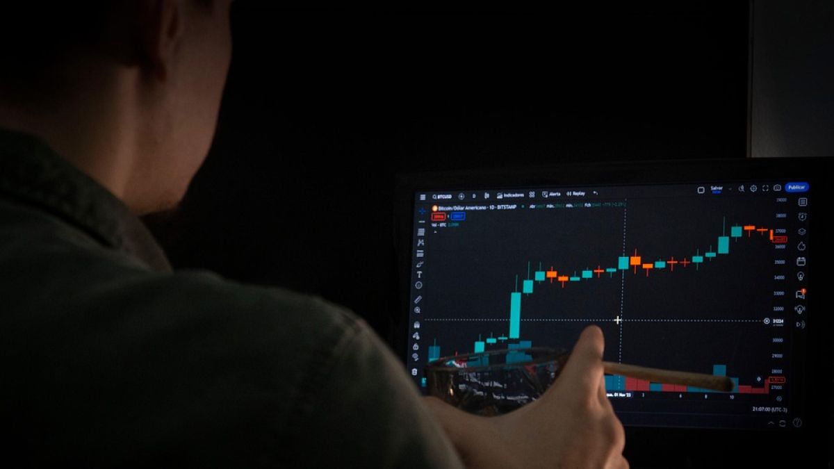 Bitcoin Dominance Reaches 60% as Capital Rotates Away from Altcoins