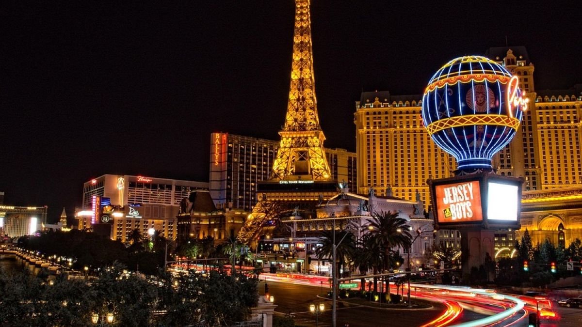 Las Vegas gambler pleads guilty to charges in basketball betting scandals
