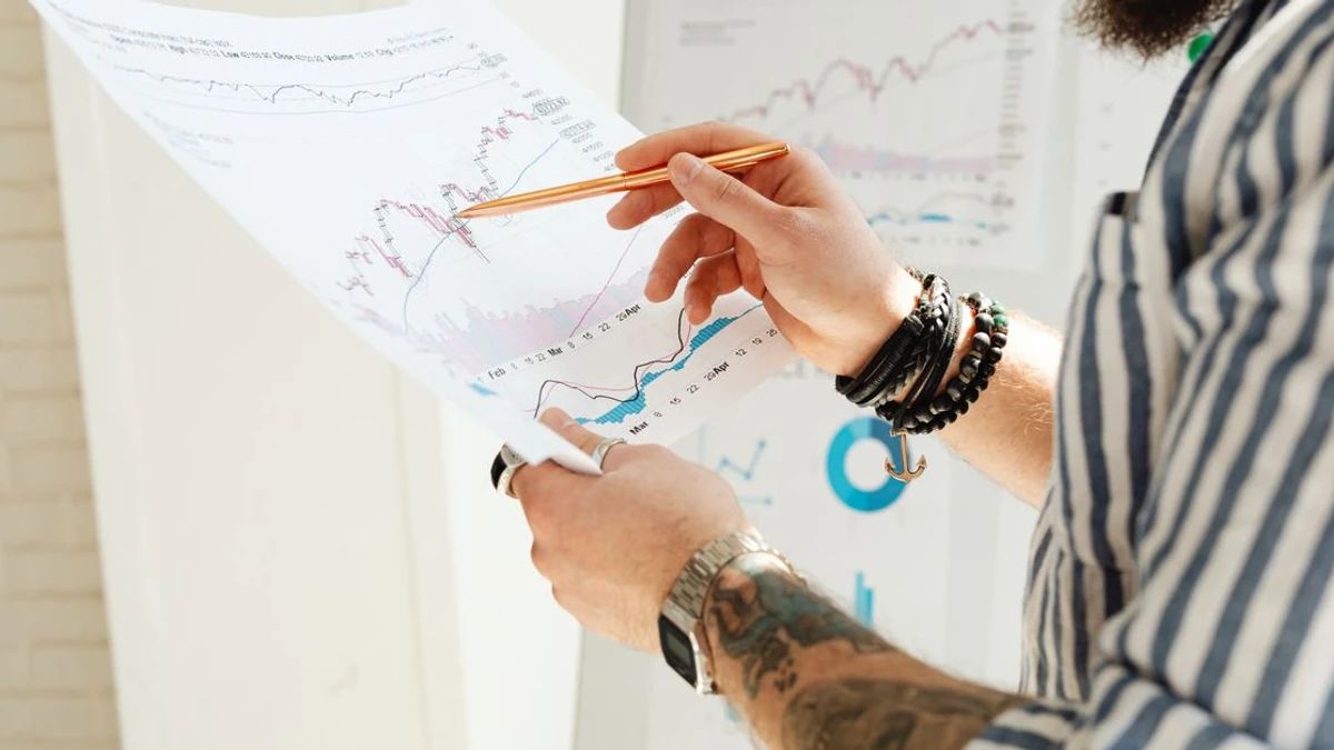 Whales Dump 1.2M $HYPE Tokens, Signaling Market Shift