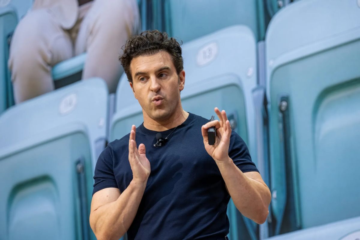 Airbnb CEO Brian Chesky says he writes just one email a week, if that—because it’s ‘inferior’ to just texting staff and ‘feels like work’