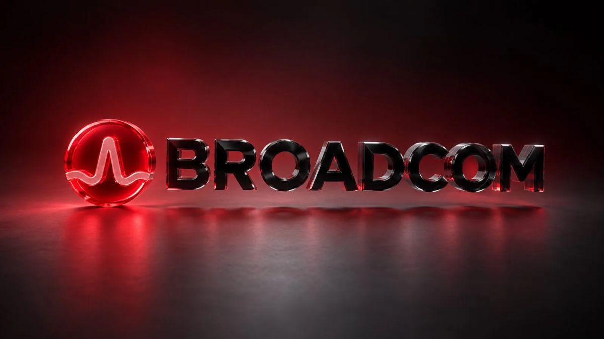 Broadcom Shares Trade Near $326 as $320 Support Comes Into View