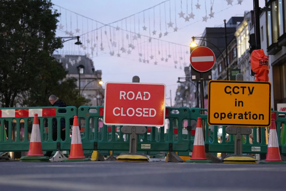 ‘It’s a new era’: London’s Oxford street will close to cars, buses, and bikes in attempt to bring back glory days of shopping district