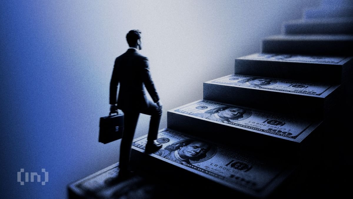 Analysts Pick One Altcoin Above Bitcoin and Solana, But It's Falling Anyway